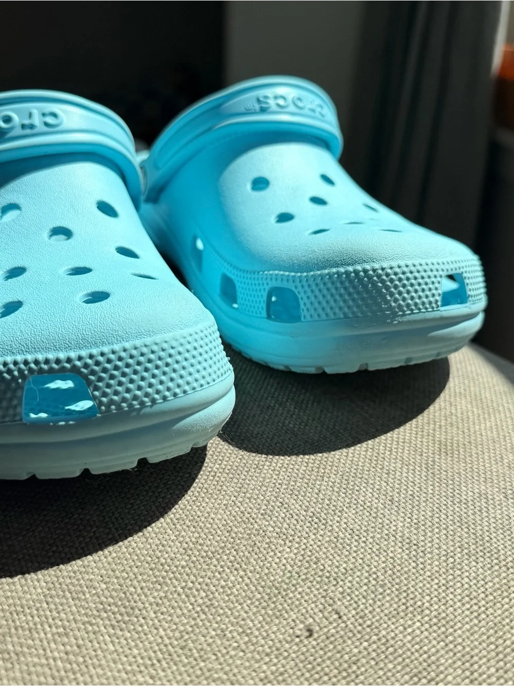⚡ Make a Splash in Turbo Teal! Authentic Crocs Classic Clogs (Size M11)